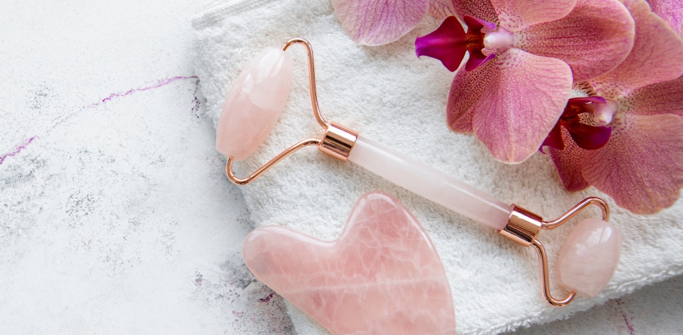 What is the effect of rose quartz rollers?